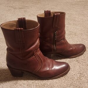 FRYE AND CO. Chestnut Heeled Boots